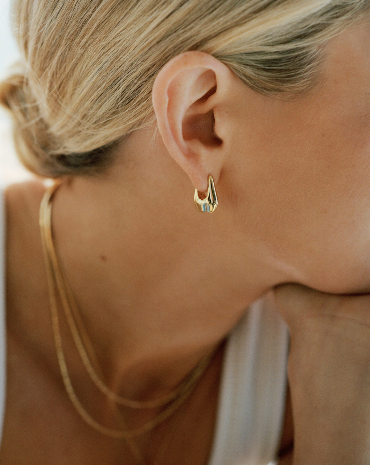 Lucy Williams Arco Small Hoop Earrings  | 18ct Gold Vermeil